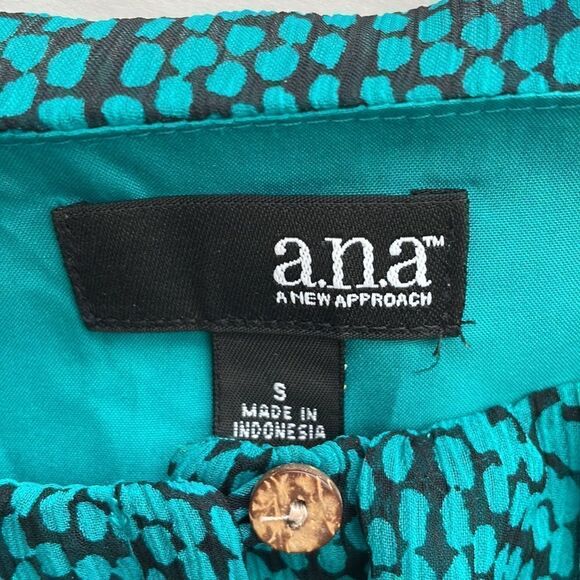 3 Pieces: Guess, The Limited, A.N.A. - Picture 6 of 16